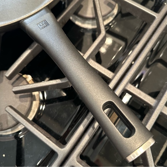 ZWILLING Madura Plus 10-inch Non-stick Aluminum Fry Pan - Picture 3 of 6